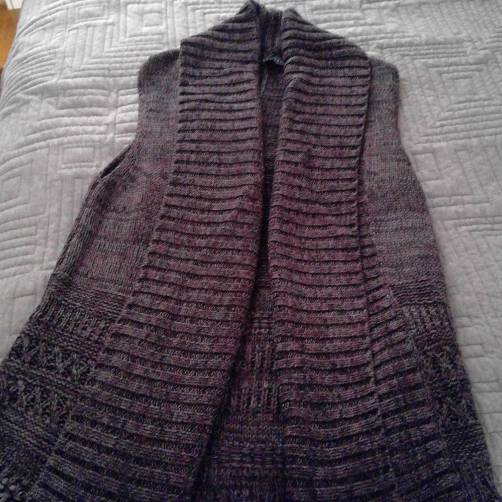 Sweater vest